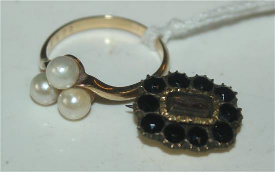 Gold 3 pearl brooch & mourning brooch